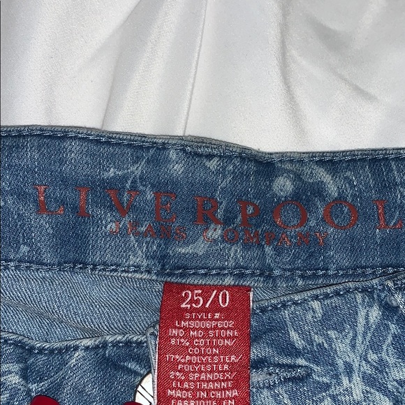 Patterned Jean Shorts - Picture 4 of 4